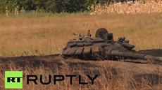 Ukrajinci ukořistěný tank T-72B3 u Ilovajsku. Snímek se na internetu objevil 28. srpna. (Původně jsme tank označili jako BZ, viz poznámka pod článkem.)