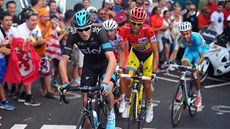 DŘINA. Chris Froome a Alberto Contador v drsném stoupání na Camperonu ve 14.