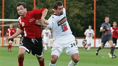 �ivanice - Jablonec: souboj domácího Martina Megance (vlevo) s jabloneckým...