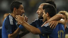 Ángel Di María (vlevoú se raduje z gólu s argentinskými spoluhráči Pablem...