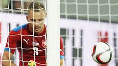 �eský obránce Michal Kadlec po inkasovaném gólu v utkání se Spojenými státy.