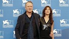 Charlotte Gainsbourgová a Stellan Skarsgard p�edstavili v Benátkách re�isérský...