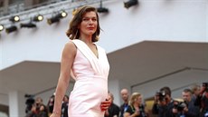 Thotná Milla Jovovichová na filmovém festivalu v Benátkách (3. záí 2014)