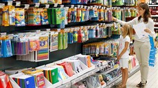 Za prvních p�t let �kolní docházky dají rodi�e za d�ti p�ibli�n� 213 tisíc korun. Ilustra�ní snímek