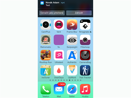 iOS 8 - na notifikace lze pi prci s telefonem reagovat.