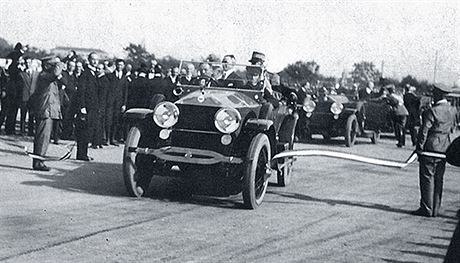 Italové v roce 1924 slavnostn oteveli dálnici A8 mezi Milánem a Varese.