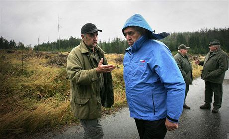 Milo Zeman si prohlédl krovcem zasaenou oblast U Rosenauerova lesa nedaleko...