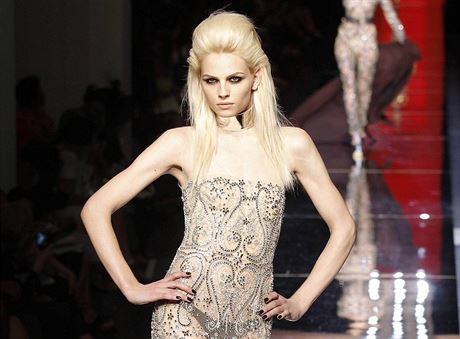 Model Andrej Pejic na pehldce Jean Paul Gaultier haute couture podzim - zima...