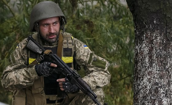 Ukrajinský voják u města Debalceve (9. září 2014)