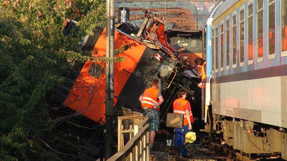 Po noní sráce rychlíku s drezínou poblí nádraí Praha - Vyehrad dolo k...