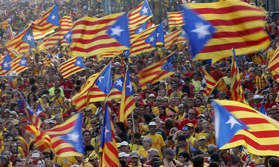 Ulice Barcelony zaplavily statisíce Katalánc demonstrujících za právo hlasovat...