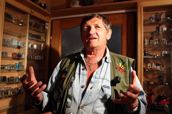 Miloslav Jan Šnek z Přibyslavi je jedním z největších sběratelů zapalovačů na světě. Má jich přes 20 tisíc. Jsou mezi nimi unikáty i obyčejné plasťáky z trafiky. Jeho sbírka se nyní dostane do knihy rekordů.