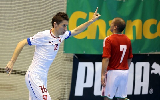 Michal Belej slaví gól v utkání eské futsalové reprezentace proti Madarsku. 