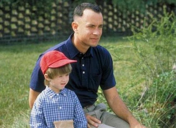 Haley Joel Osment a Tom Hanks ve filmu Forrest Gump (1994)