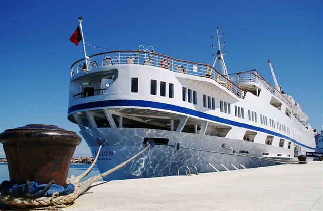 Loď v přístavišti Zadar u Jadranského moře