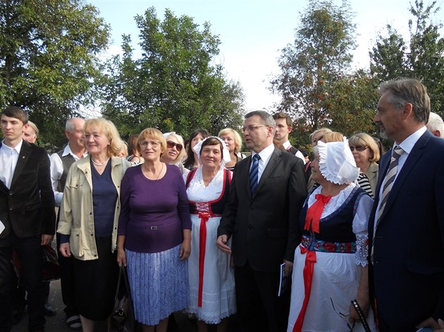 �e�tí krajané v �ytomyru p�ivítali ministra zahrani�í Lubomíra Zaorálka, jeho�...