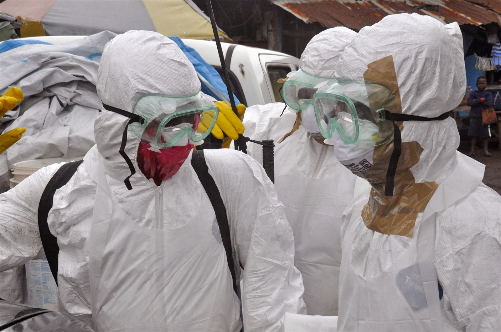 Ebola zabila v Africe u� 2 400 lidí. Humanitární pracovníci se shodují, �e ke...