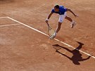 Francouzský tenista Richard Gasquet podává v utkání proti Berdychovi pi...