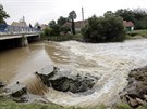 Povodn zasáhly i Výrovice na Znojemsku. Lidé nyní odklízejí spou, kterou...