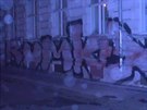 Obí graffiti, které namáral mladý sprejer v noci v Drobného ulici (17. záí,...