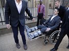Bratr Pistoriuse Carl dorazil k soudu na vozíku, na který ho upoutala nedávná...