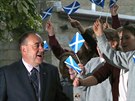 Alex Salmond, pedseda Skotské národní strany (SNP), pichází do volební...