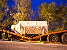 Kamionu se v Náchod pod tkým nákladem zlomil návs. (11. 9. 2014)