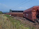 Nkladn vlak pln naloen uhlm vykolejil u Pevova na Krlovhradecku....