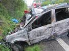 Nehoda u Knnic na Jiínsku, pi které se eln srazila dv auta. (kvten 2014)
