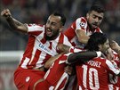 A JE TAM! Fotbalisté Olympiakosu Pireus oslavují gól, který práv vstelili.