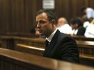 Oscar Pistorius pi pátením tení verdiktu (Pretoria, 12. záí 2014).