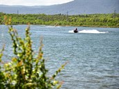 Jezero Matylda na severozápadním okraji Mostu vzniklo zatopením bývalého lomu...