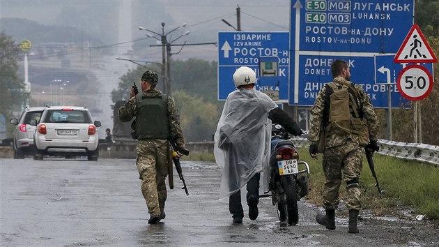 Ukrajinští vojáci ve městě Debalceve (9. září 2014)