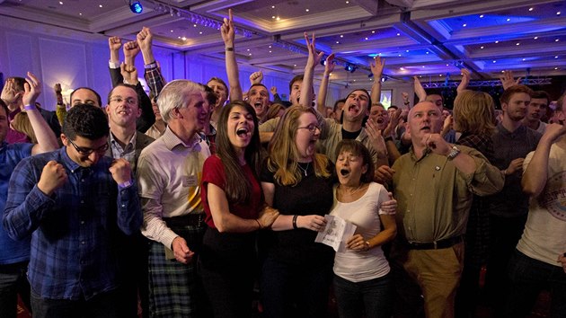 V centrle unionist propukly ve chvli, kdy byly vsledky referenda oznmeny, velk oslavy (19. z 2014)