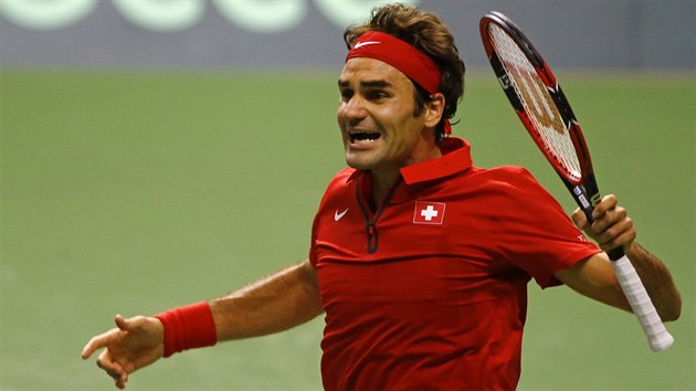 JSME TAM. Roger Federer zskal rozhodujc bod a vcarsko jde do finle Davis Cupu.