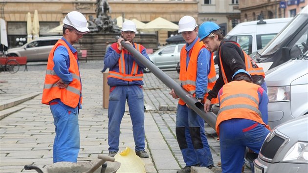 Instalace novch svtel UrbanStar na Hornm nmst v Olomouci.