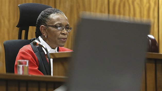Soudkyn Thokozile Masipaov bhem ptenho ten verdiktu (12. z)