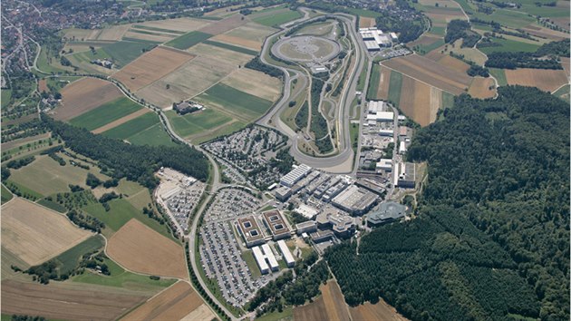 V�vojov� centrum Porsche Engineering s�dl� ve Weissachu.