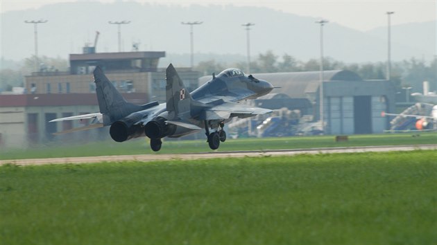 Letoun MiG-29 polskch vzdunch sil pistv na monovskm letiti