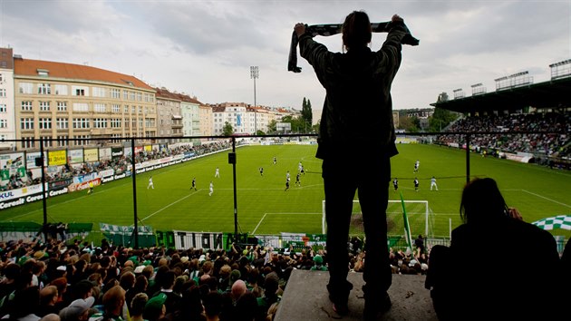 Majitel olku, kde Bohemians 1905 hraje sv domc zpasy, dal klubu vpov z njemn smlouvy. Vysthovat se mus nejpozdji 30. listopadu 2014.