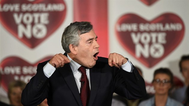 Bývalý britský premiér Gordon Brown hovoří na setkání odpůrců samostatného Skotska ve městě Glasgow. (17. září 2014)