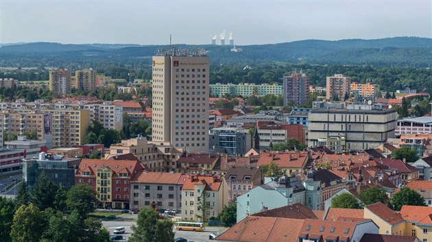 Snmek vznikal na ern vi. Vidt je v dlce zmek v Hlubok nad Vltavou a za nm i Jadern elektrrna Temeln.