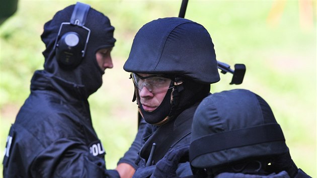 Policist ze zsahovch jednotek vyjdj k nejvce nebezpenm ppadm. (17. z 2014)