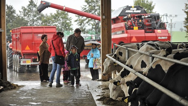 V Uheln Pbrami u Golova Jenkova vyrostla zbrusu nov farma a bioplynov stanice. (14. z 2014)