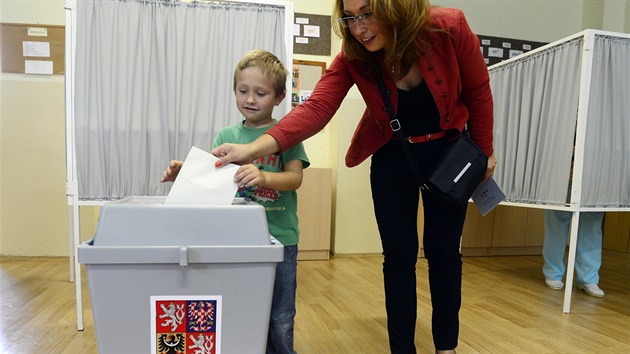 Kandidátka Strany zelených Ivana Cabrnochová pila volit 19. záí na Základní...