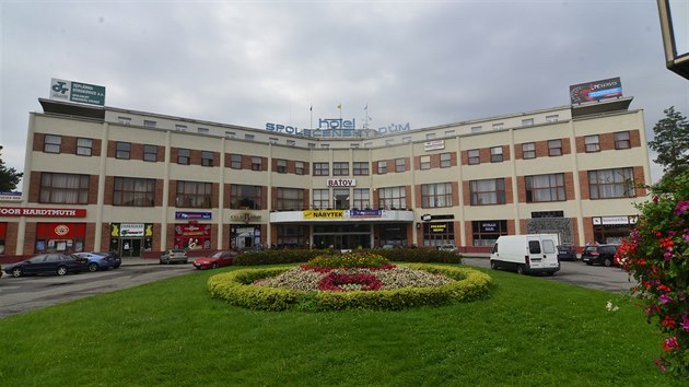 BAŤOVSKÁ ARCHITEKTURA. Společenský dům v Otrokovicích vznikl podle návrhu Vladimíra Karfíka. Slavnostně byl otevřen 1. května 1936.