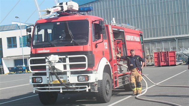 Automobilová stříkačka - součást „flotily“ sedmnácti vozidel hasičského záchranného sboru.