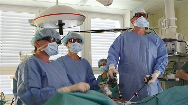Olomouck fakultn nemocnice pedstavila novou 3D technologii, kter lkam pomh pi laparoskopickch operacch.