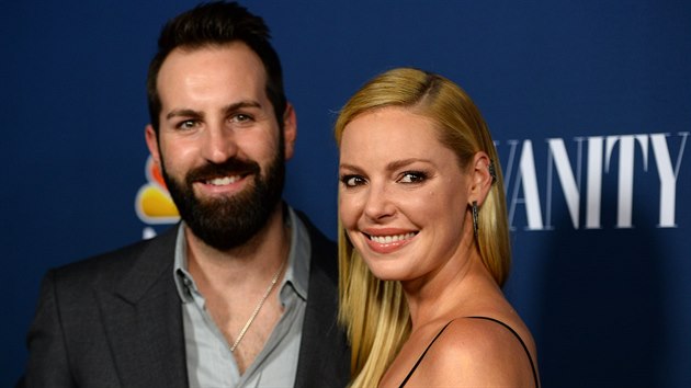 Josh Kelley a Katherine Heiglov (Los Angeles, 16. z 2014)