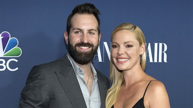 Josh Kelley a Katherine Heiglov (Los Angeles, 16. z 2014)